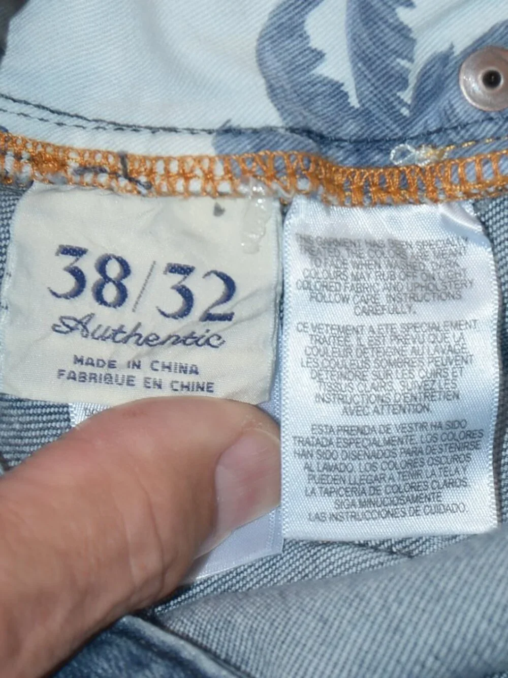 Tommy Bahama Authentic Fit Denim Stretch Jeans -- Medium Wash -- Tag 38x32 - Picture 5 of 6